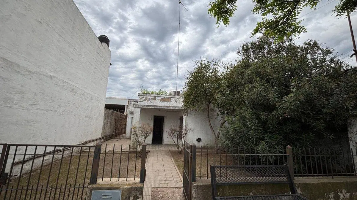 CASA EN VENTA EN BRAGADO A REFACCIONAR 5