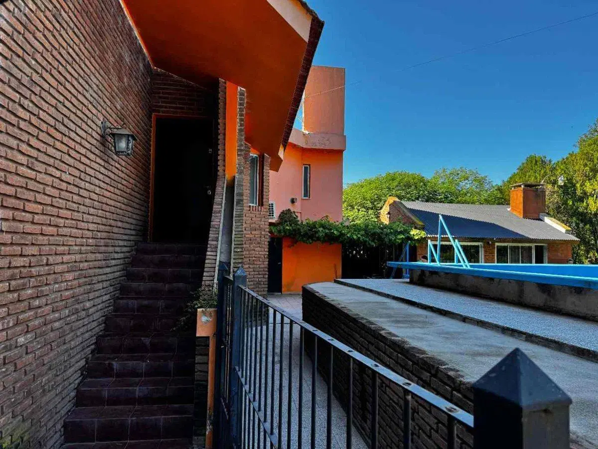 CASA EN VENTA EN PERGAMINO CON PILETA 4