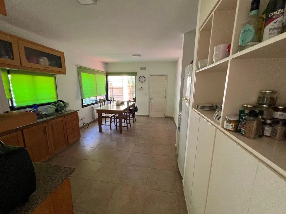 CASA EN VENTA EN PERGAMINO CON PILETA 4