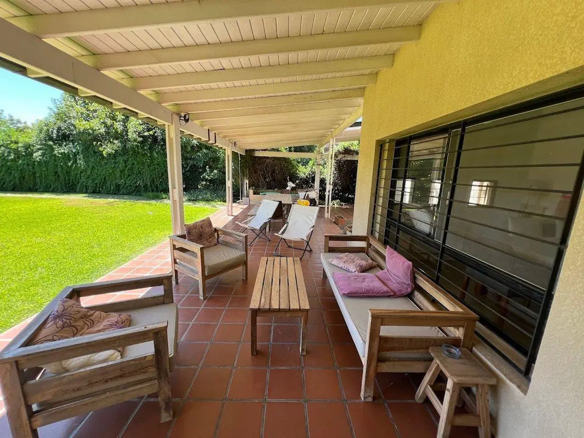 CASA EN VENTA EN PERGAMINO CON PILETA 5