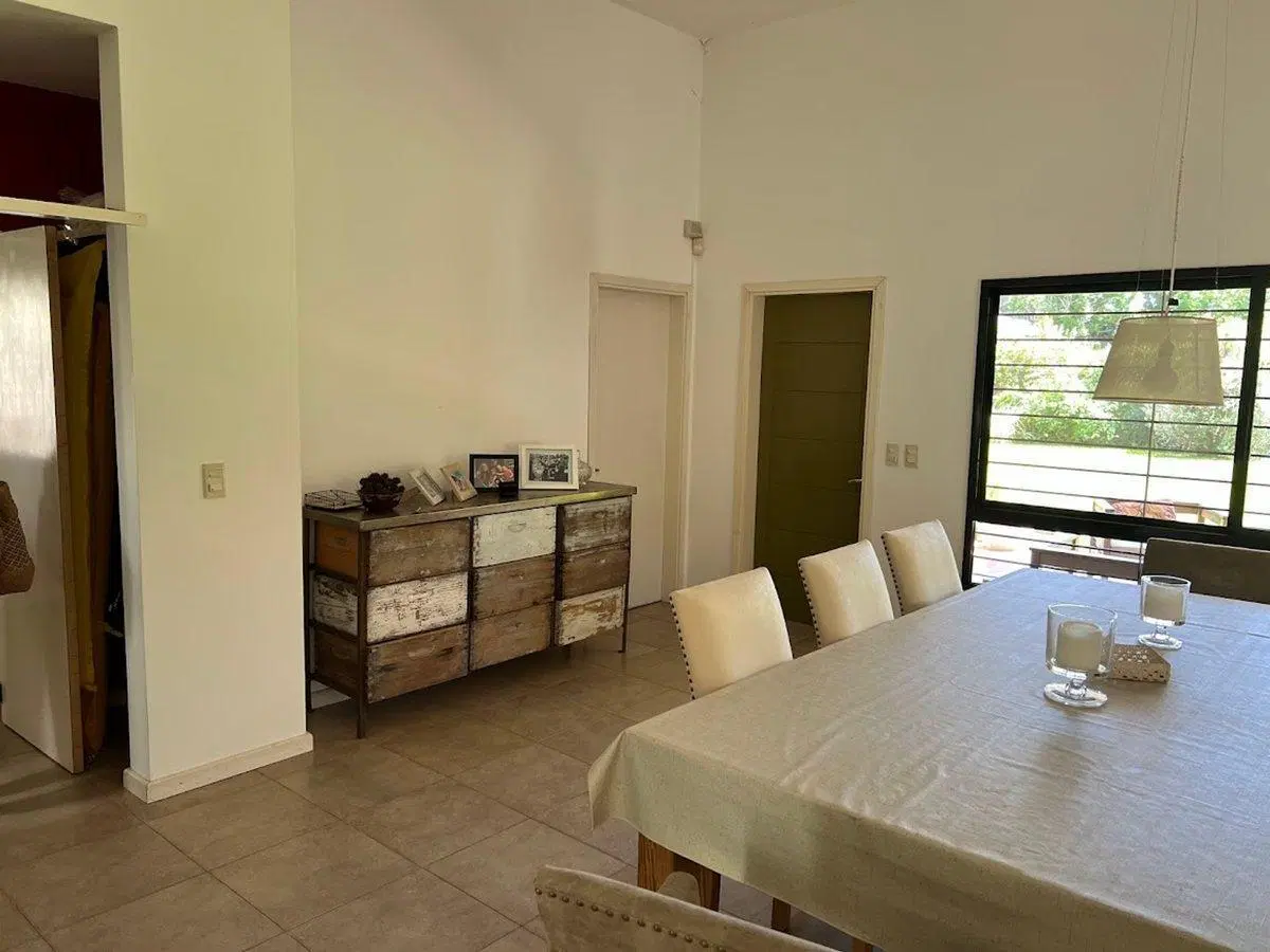 CASA EN VENTA EN PERGAMINO CON PILETA 3