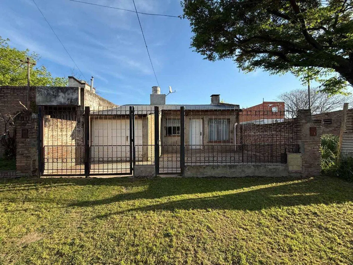 CASA EN VENTA EN PERGAMINO CON PATIO 4