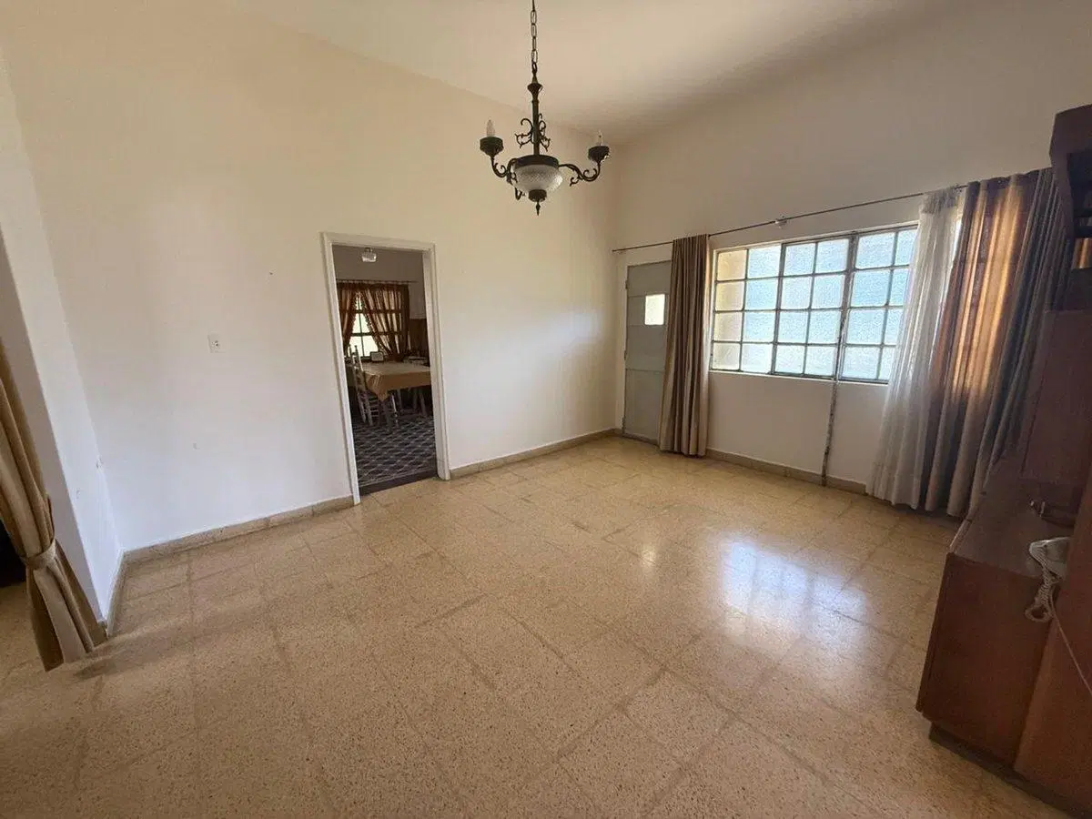 CASA EN VENTA EN PERGAMINO CON PARQUE Y GALPON 5