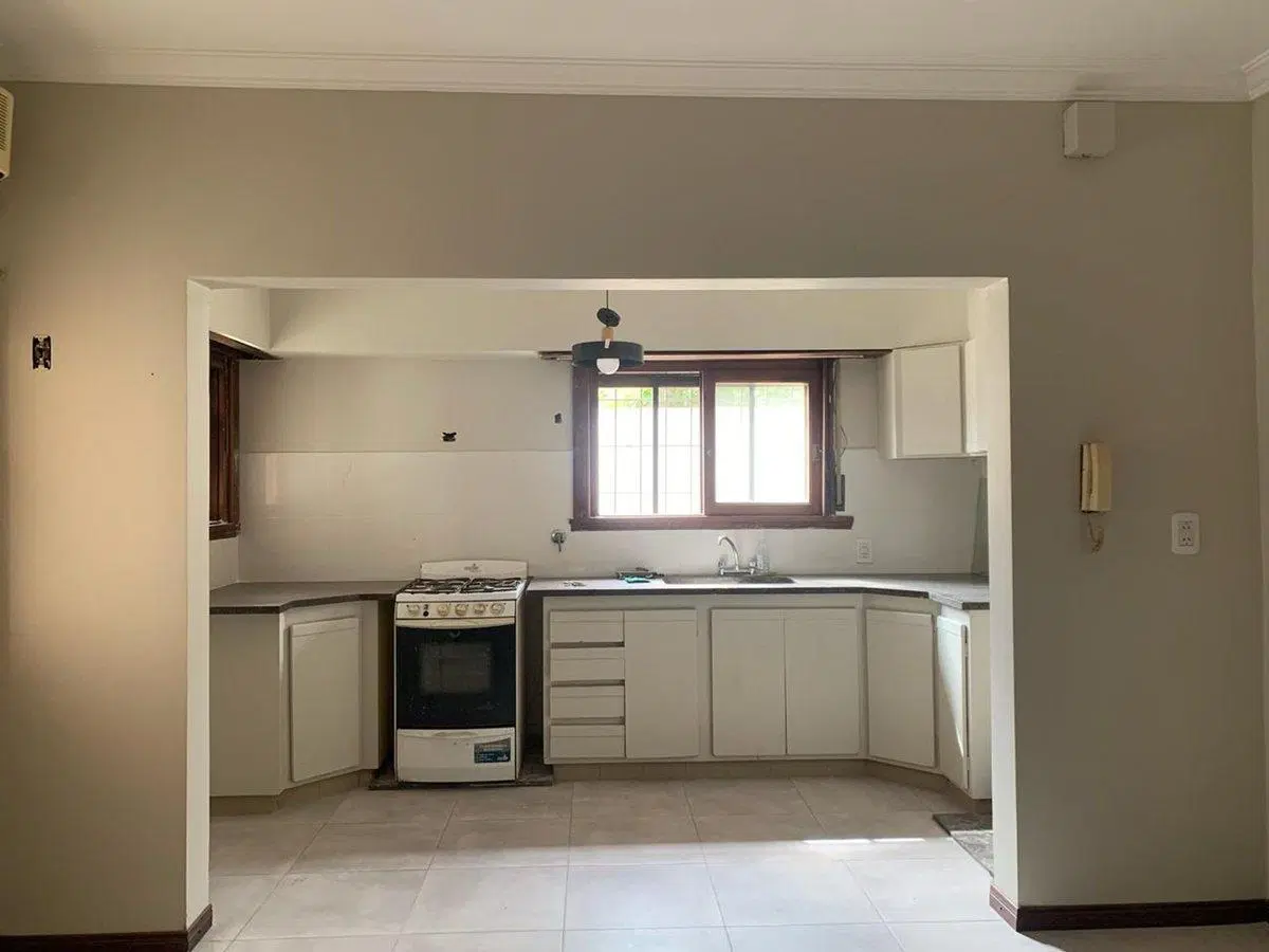 CASA EN VENTA EN PEHUAJÓ CON PILETA 2