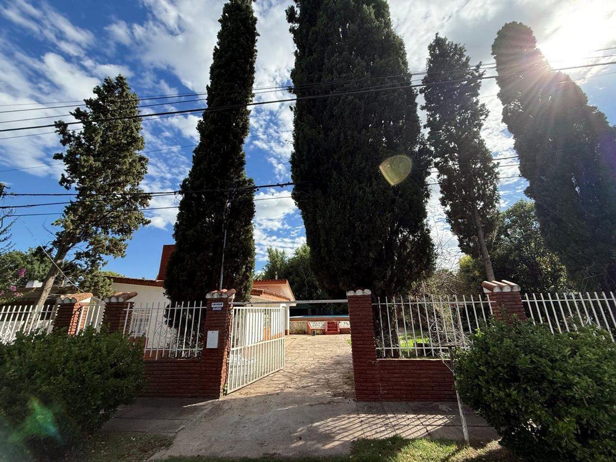 CASA QUINTA EN VENTA EN PERGAMINO CON PILETA