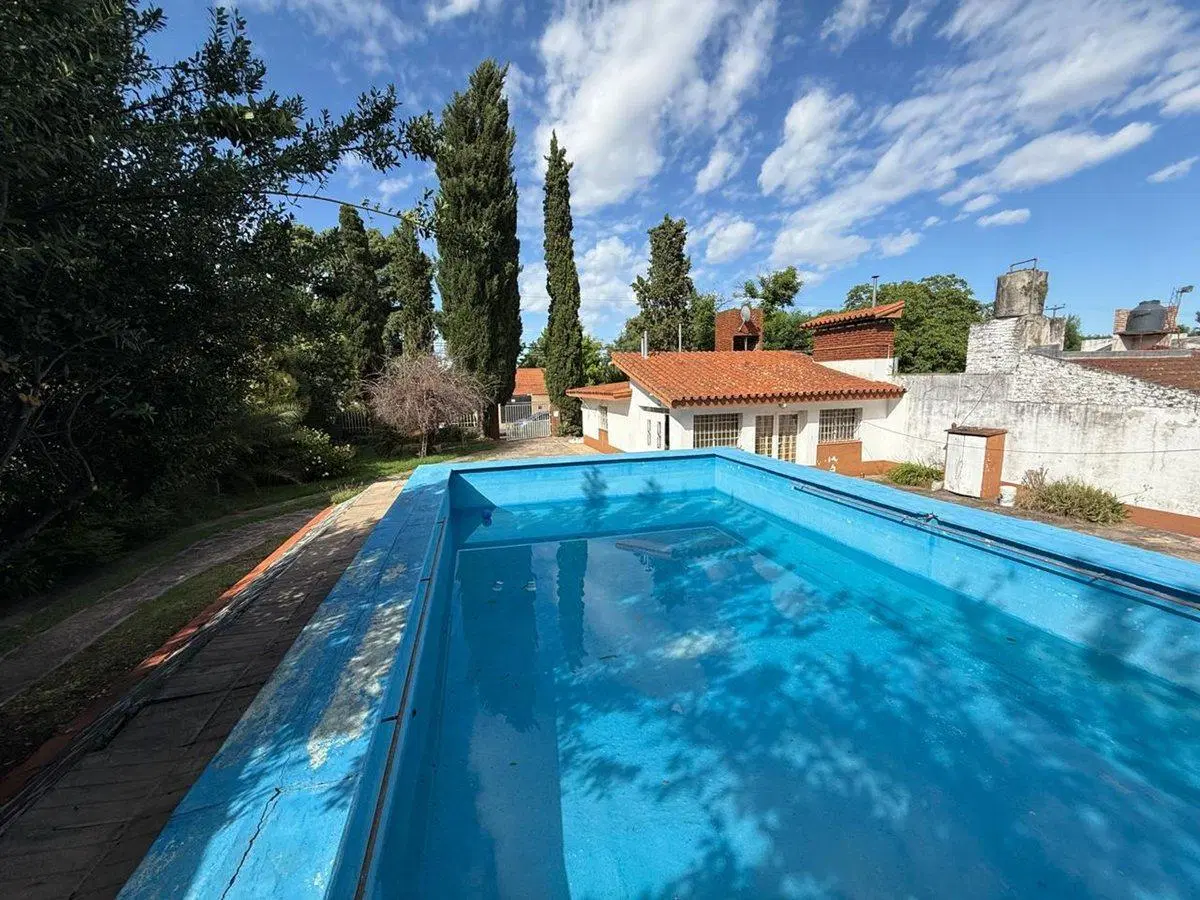 CASA QUINTA EN VENTA EN PERGAMINO CON PILETA 4