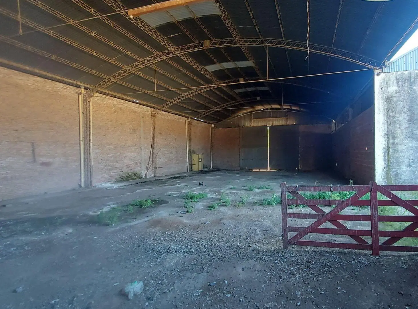 GALPÓN COMERCIAL EN VENTA EN ARRECIFES 2