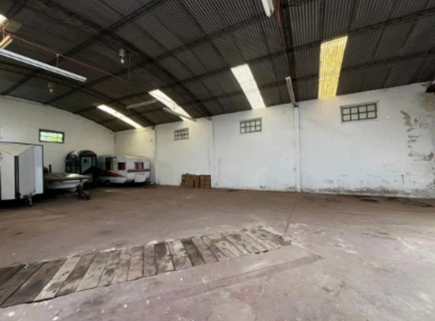 GALPÓN EN VENTA EN LINCOLN 4