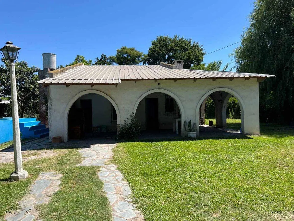 CASA QUINTA EN VENTA EN ROJAS CON PILETA 4