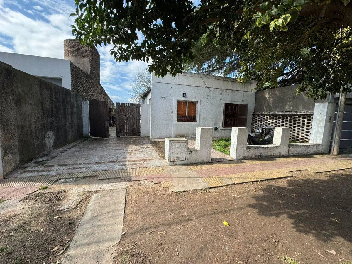 CASA EN VENTA EN CHACABUCO CON PATIO 3