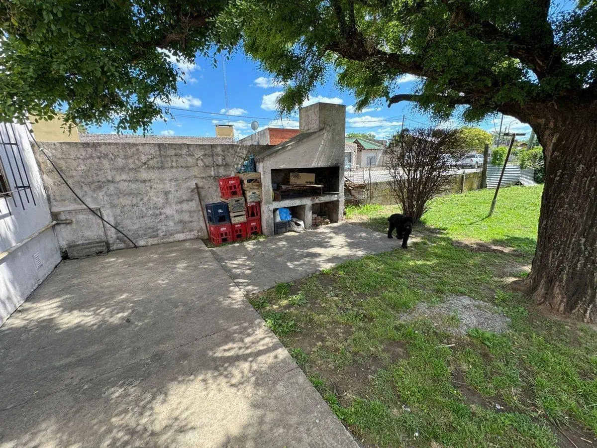 CASA EN VENTA EN VEDIA CON PATIO Y GARAGE 5