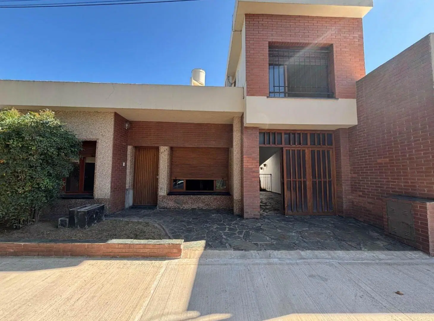 CASA EN VENTA EN BRAGADO ZONA CENTRICA 3