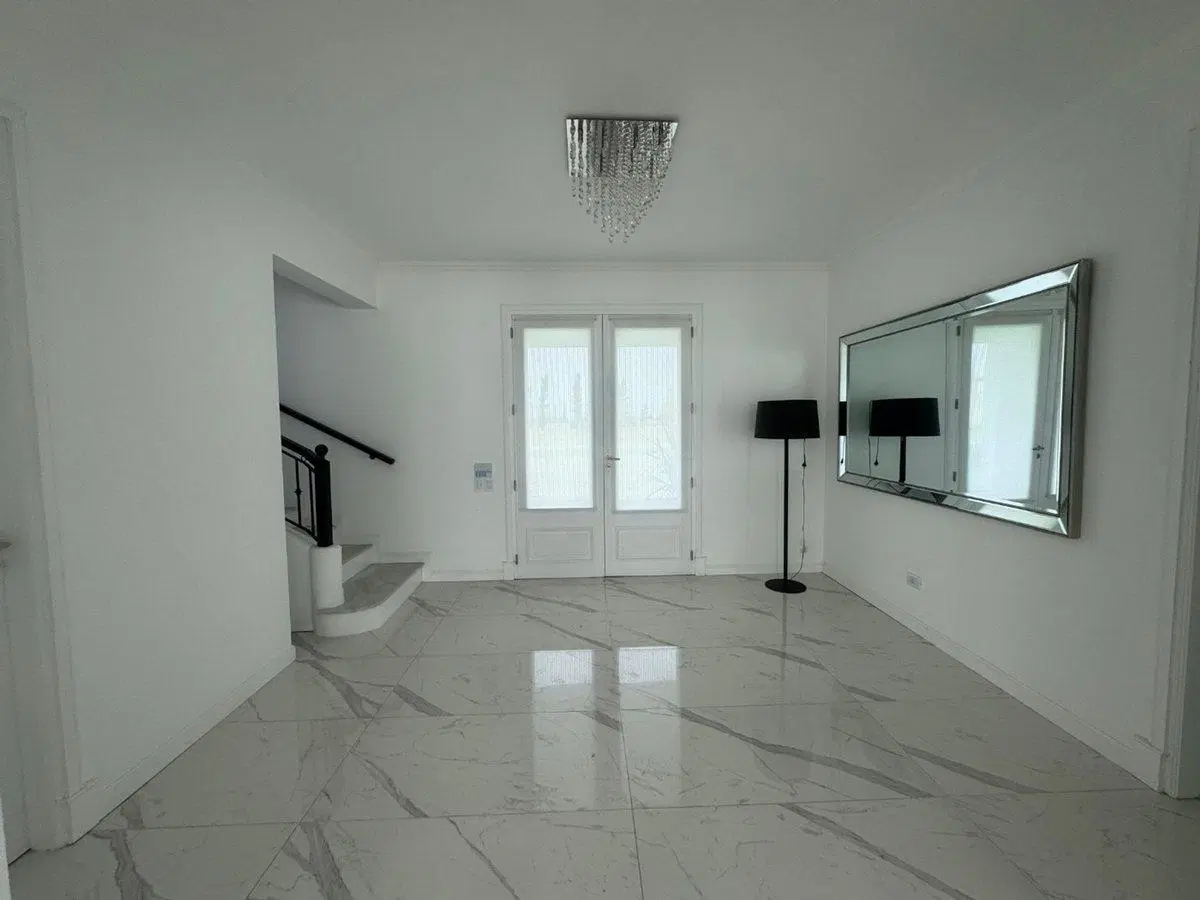 CASA EN VENTA EN PERGAMINO CON PILETA 4