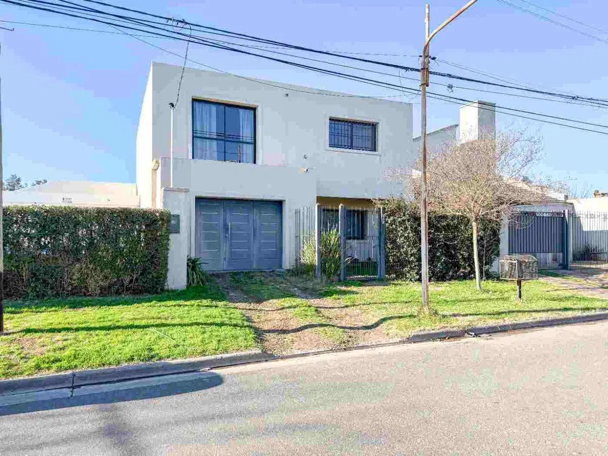CASA EN VENTA EN PERGAMINO CON AMPLIO PATIO 3