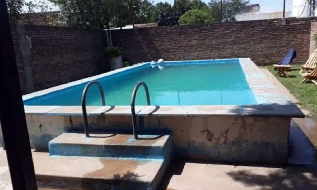CASA EN VENTA EN PERGAMINO CON PILETA 4