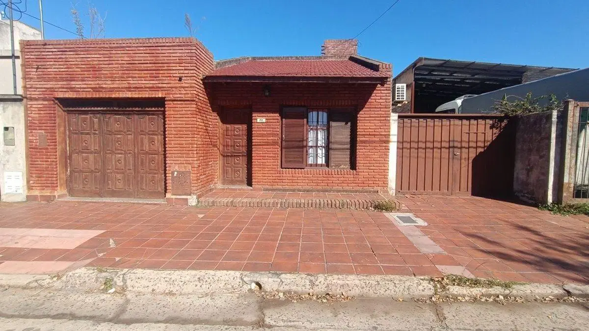 CASA EN VENTA EN PERGAMINO CON PATIO 3