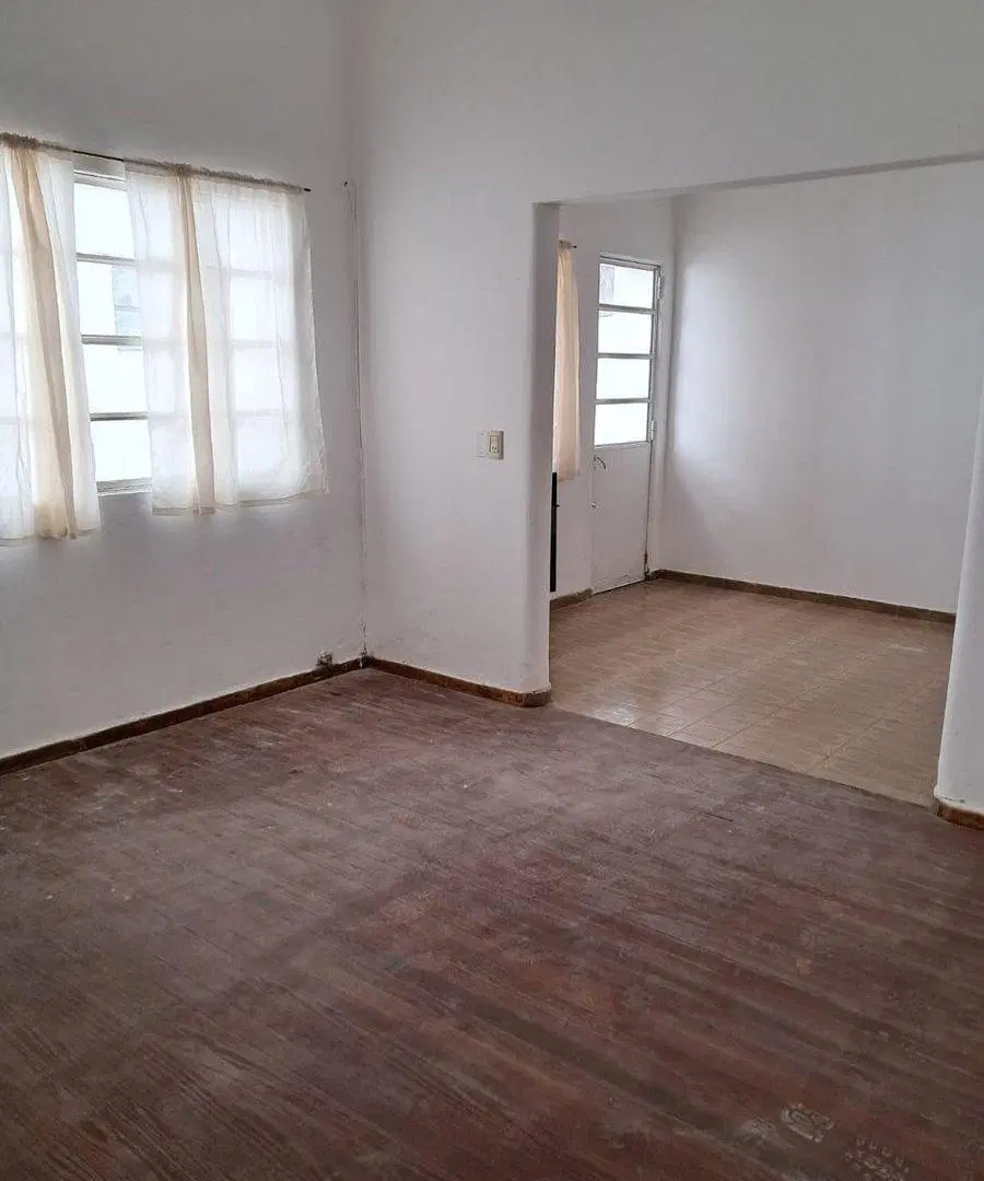 CASA EN VENTA EN PERGAMINO A REFACCIONAR 2