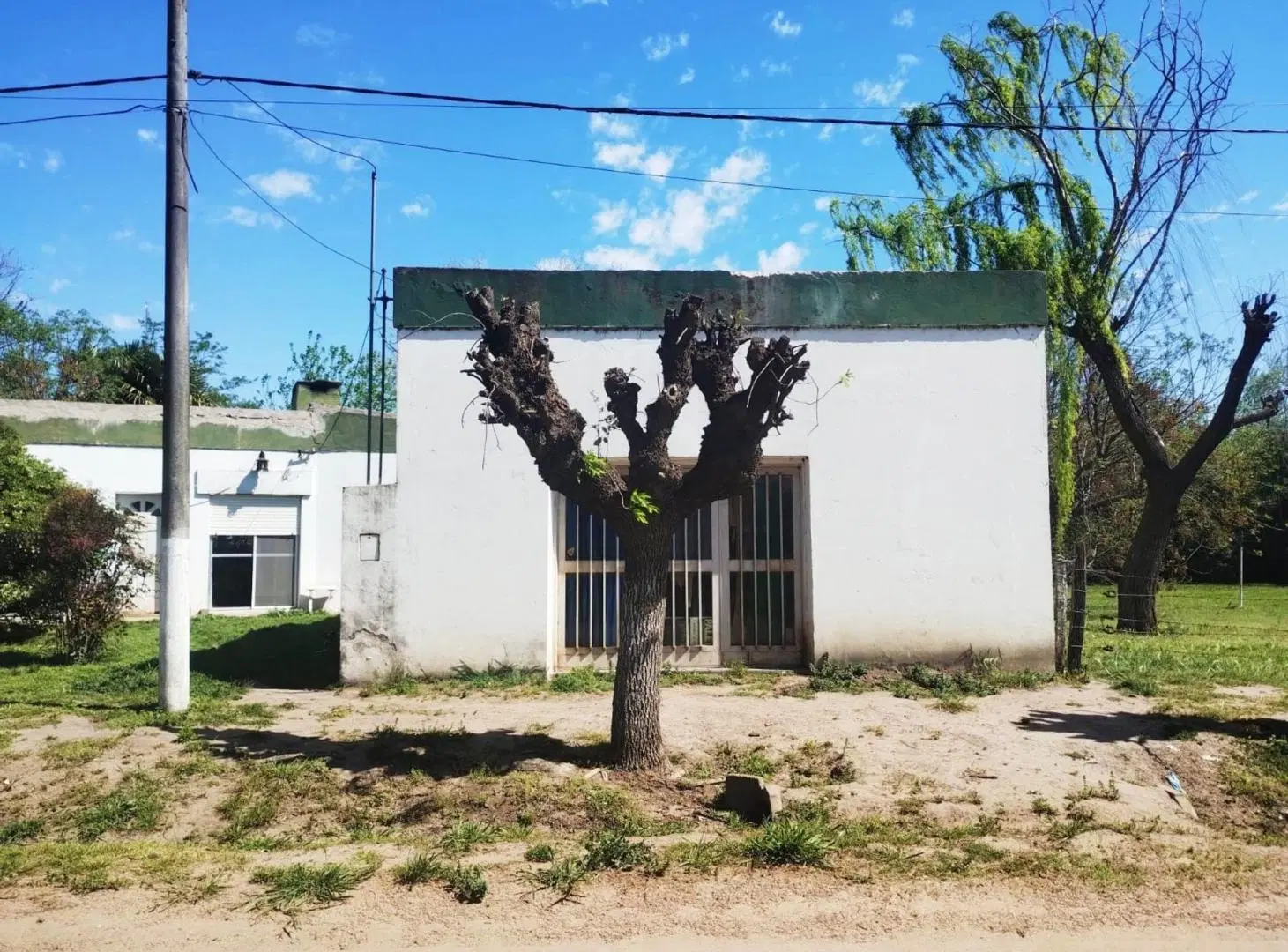 CASA CON LOCAL EN VENTA EN COMODORO PY, BRAGADO 2