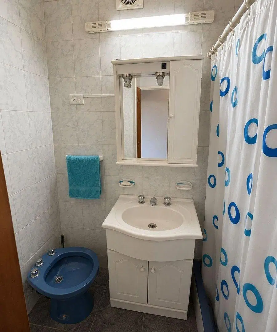 CASA CON LOCAL EN VENTA EN COMODORO PY, BRAGADO 5