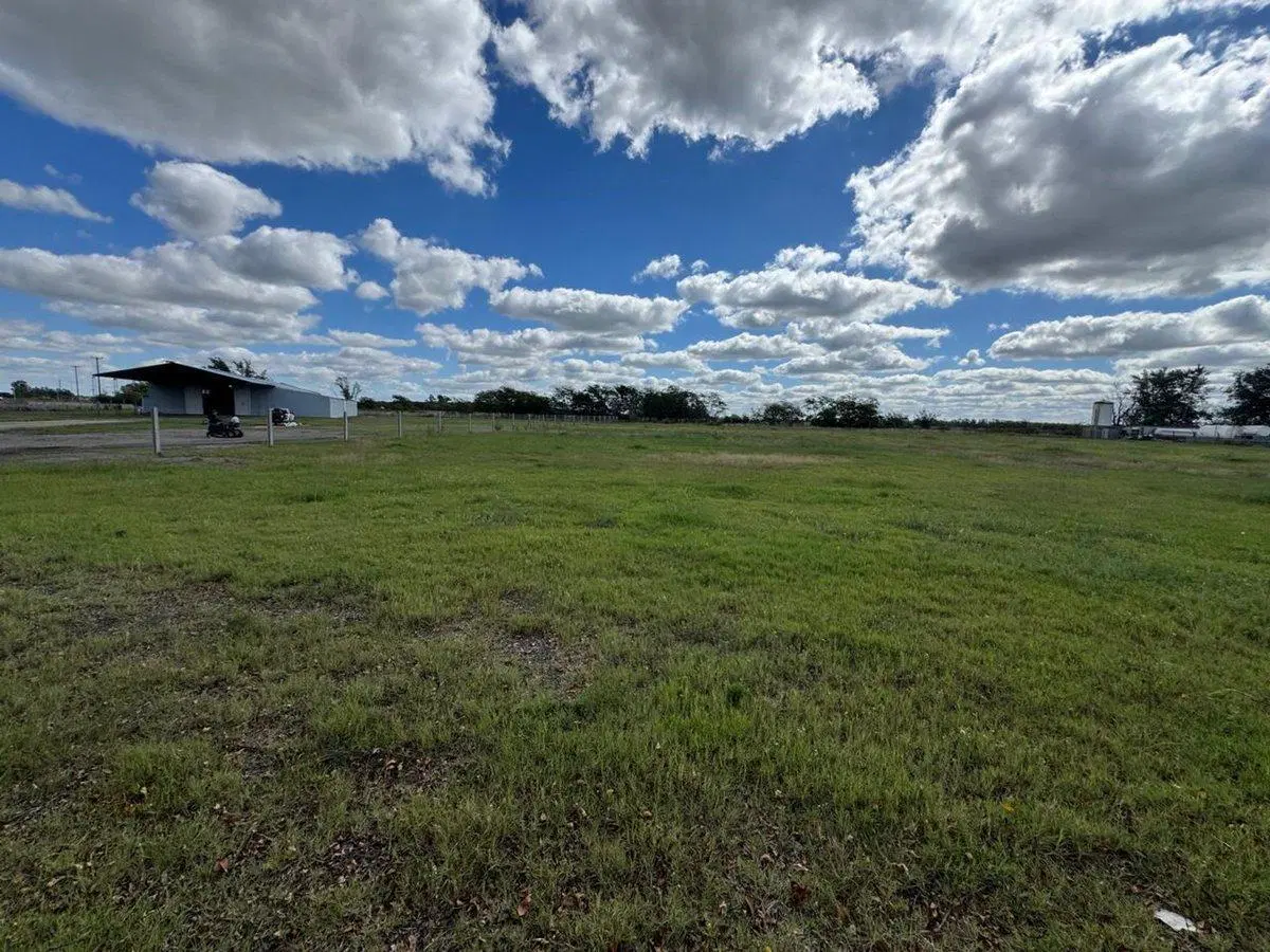 LOTE INDUSTRIAL EN VENTA EN LINCOLN 2