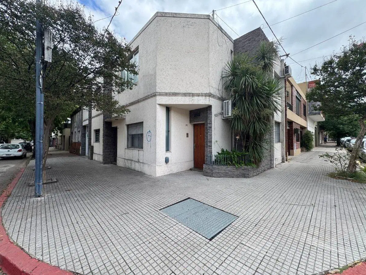 CASA EN VENTA EN PERGAMINO EN ZONA CENTRICA 3