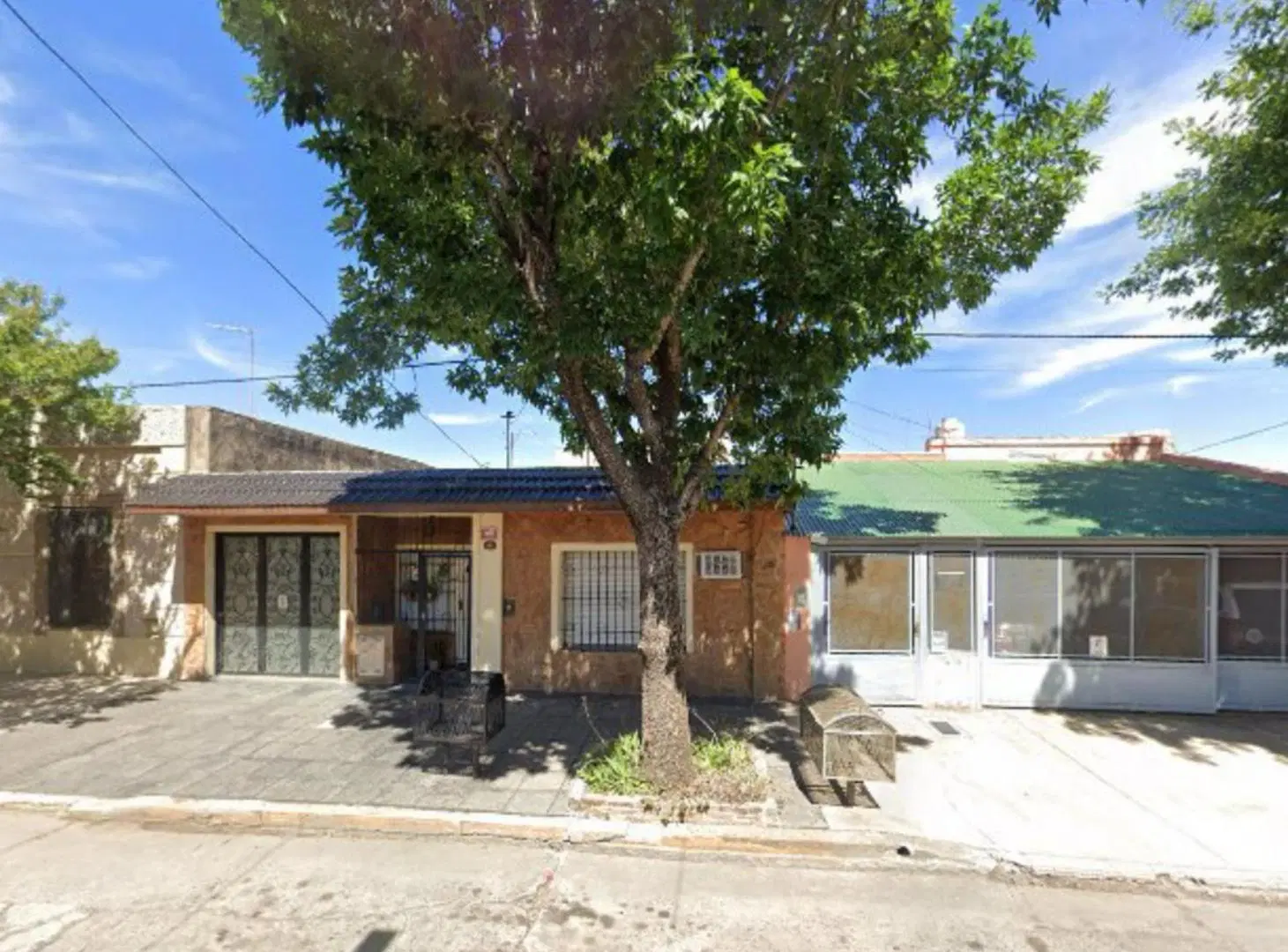 CASA EN VENTA EN PERGAMINO CON GARAJE Y GALPON 4