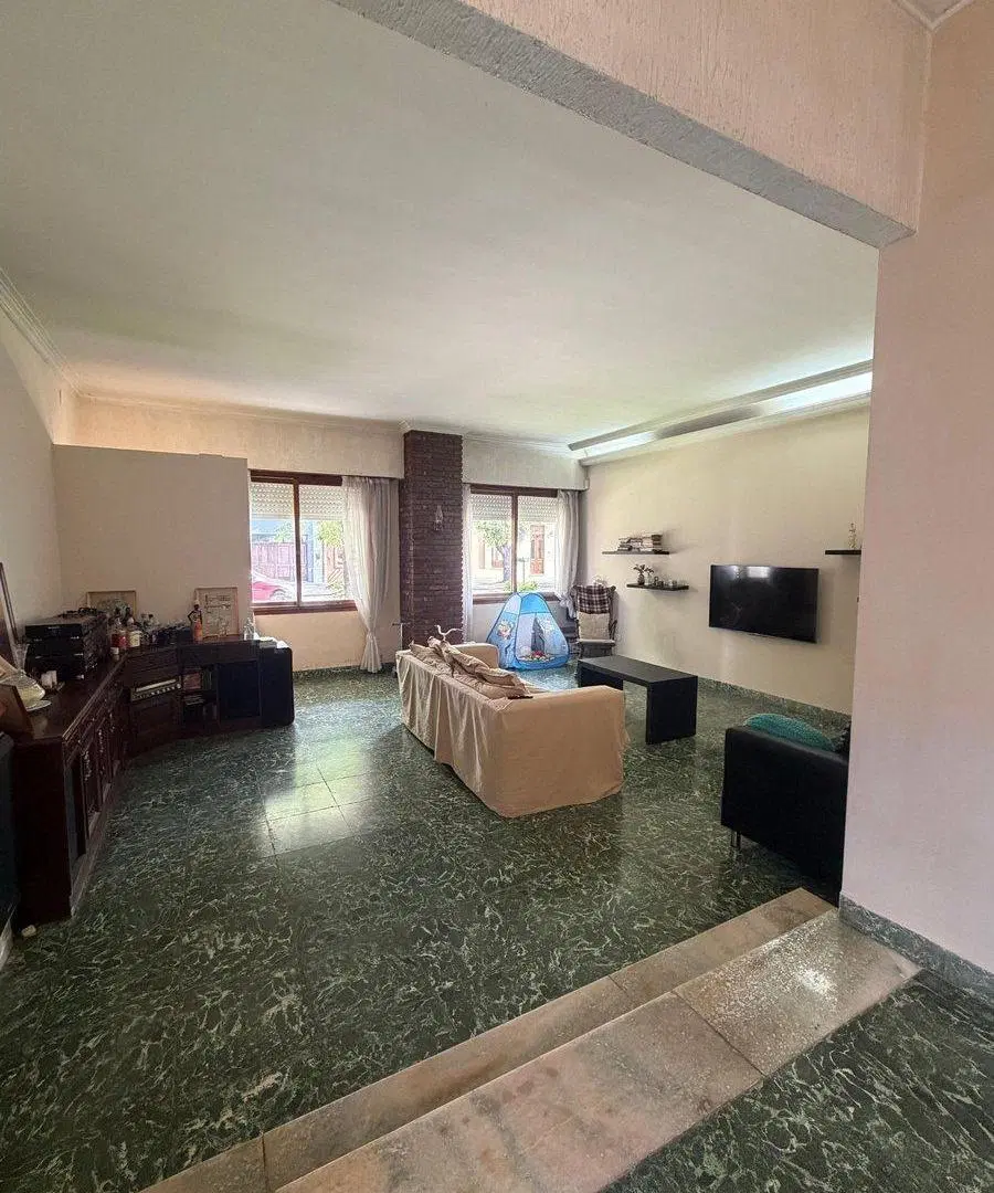 CASA EN VENTA EN PEHUAJO CON PILETA 5