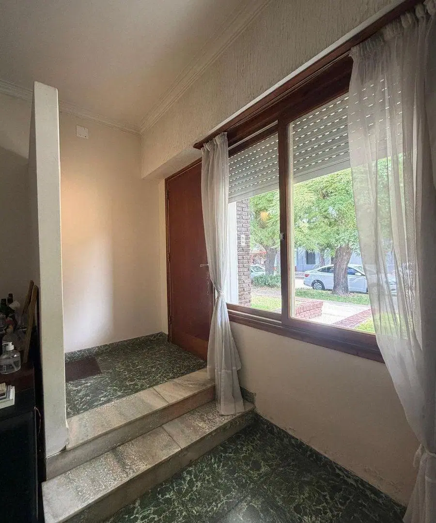 CASA EN VENTA EN PEHUAJO CON PILETA 2