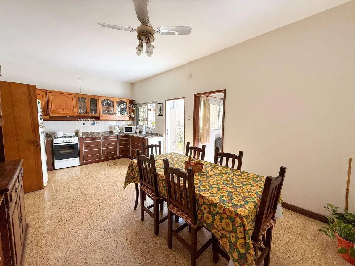 CASA EN VENTA EN PERGAMINO EN ZONA CENTRICA 2