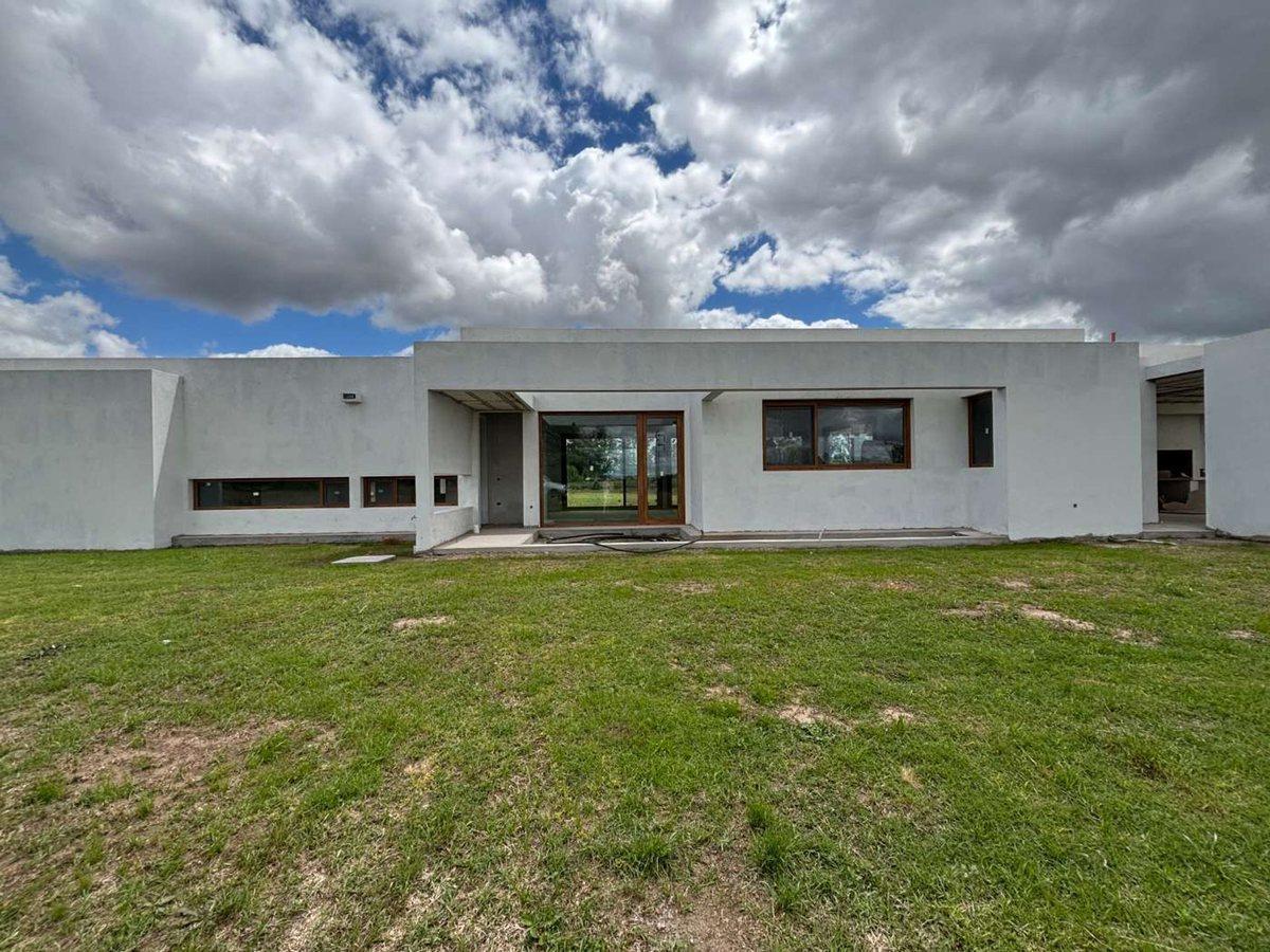 CASA QUINTA EN VENTA EN BRAGADO EN CONSTRUCCION