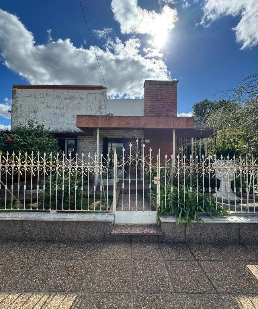 CASA EN VENTA EN LINCOLN CON PILETA 5