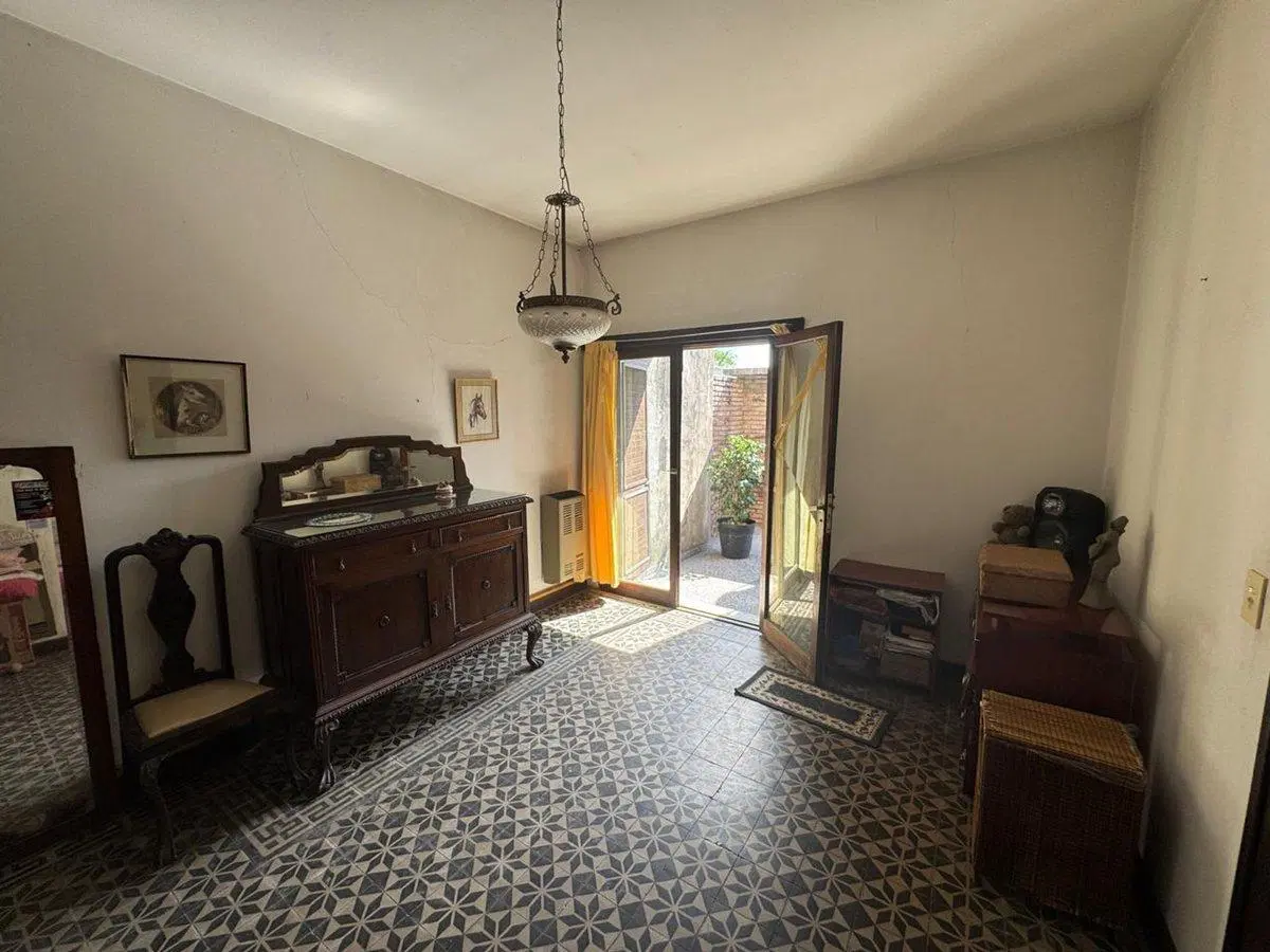 CASA EN VENTA EN LINCOLN CON PILETA 2