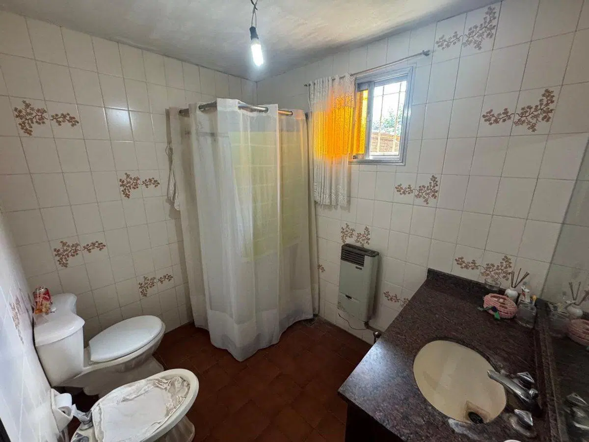 CASA EN VENTA EN LINCOLN CON PILETA 3