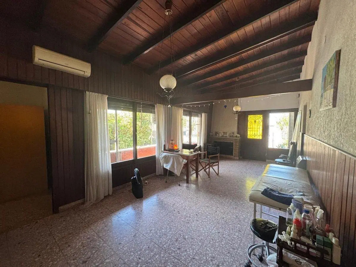 CASA EN VENTA EN LINCOLN CON PILETA 4