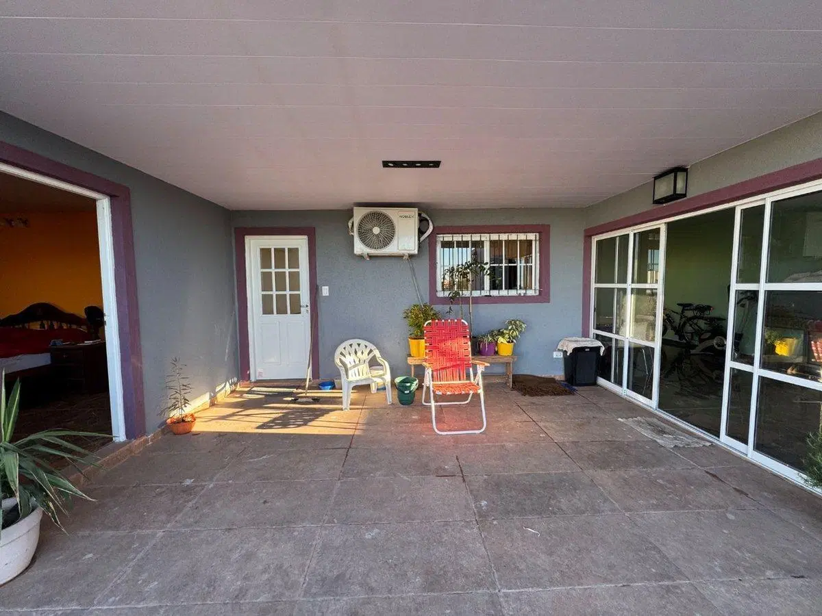 CASA EN VENTA EN PERGAMINO CON PILETA 5