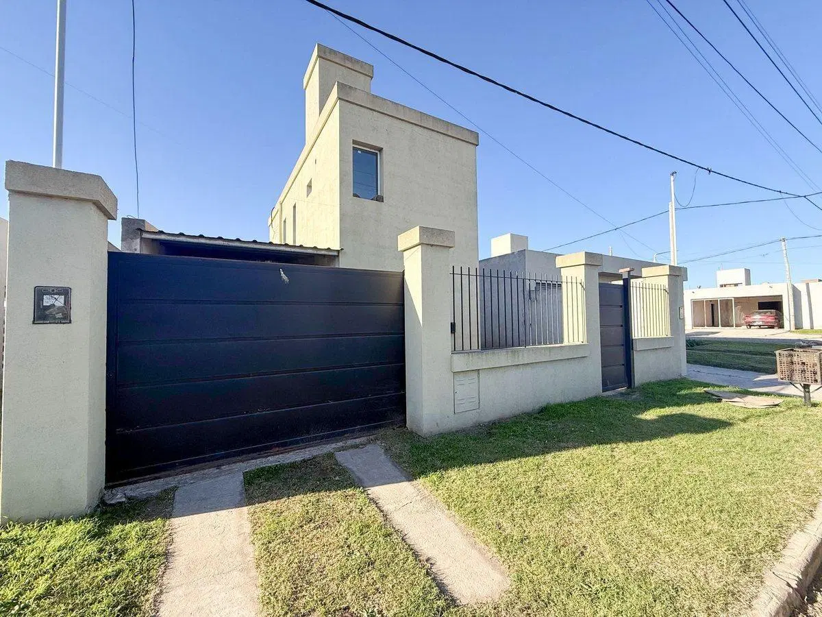 CASA EN VENTA EN PERGAMINO CON PATIO 5