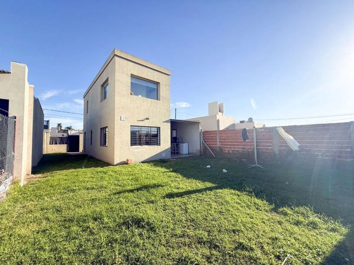 CASA EN VENTA EN PERGAMINO CON PATIO 2