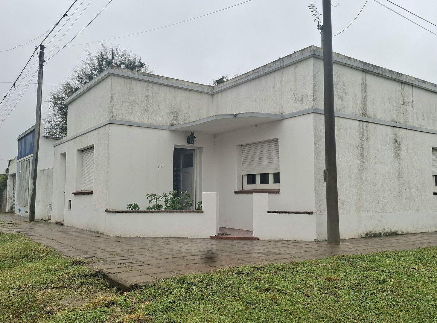 CASA EN VENTA EN PEHUAJO CON LOCAL COMERCIAL