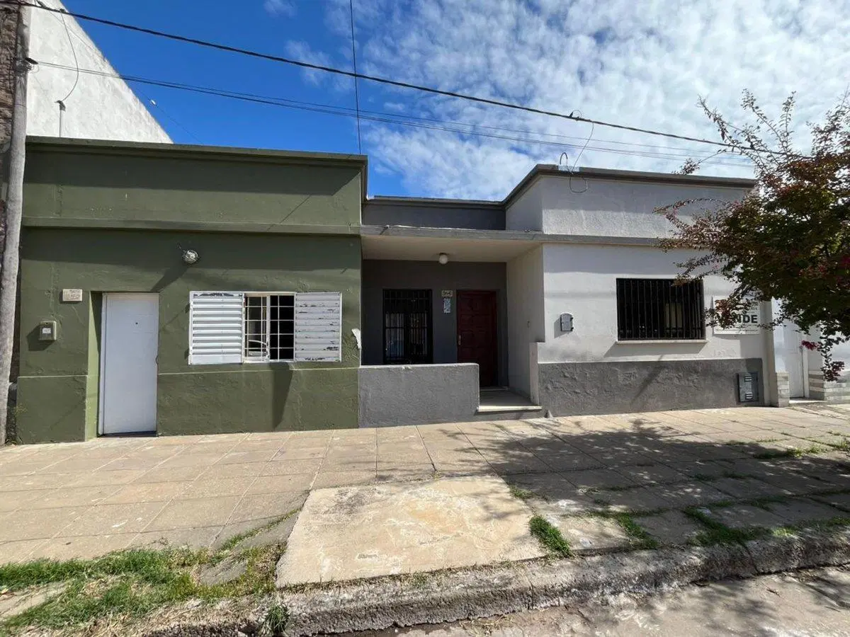 CASA EN VENTA EN PERGAMINO CON PATIO 3