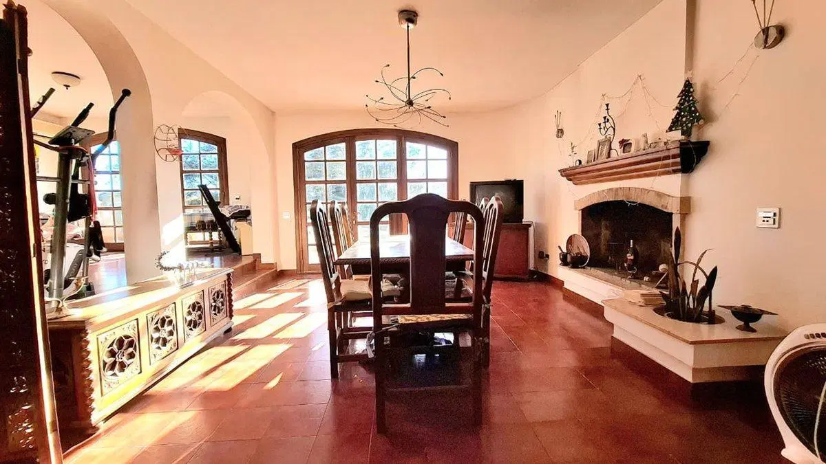 CASA EN VENTA EN CARLOS CASARES CON PILETA 3