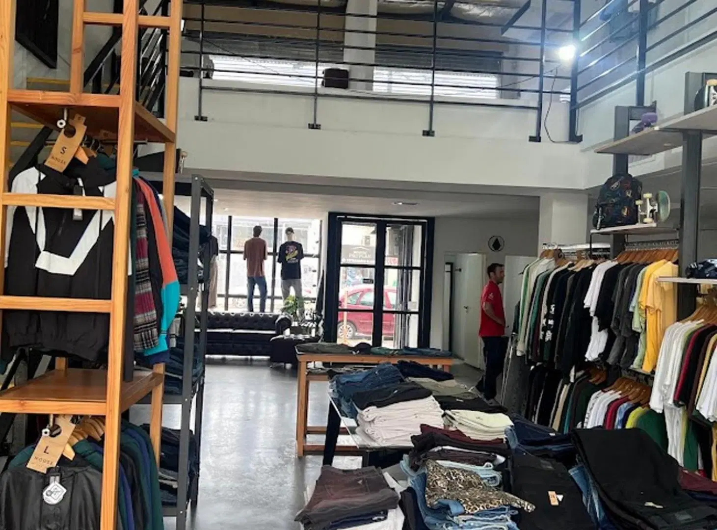 LOCAL EN VENTA EN PERGAMINO SOBRE AVENIDA 3