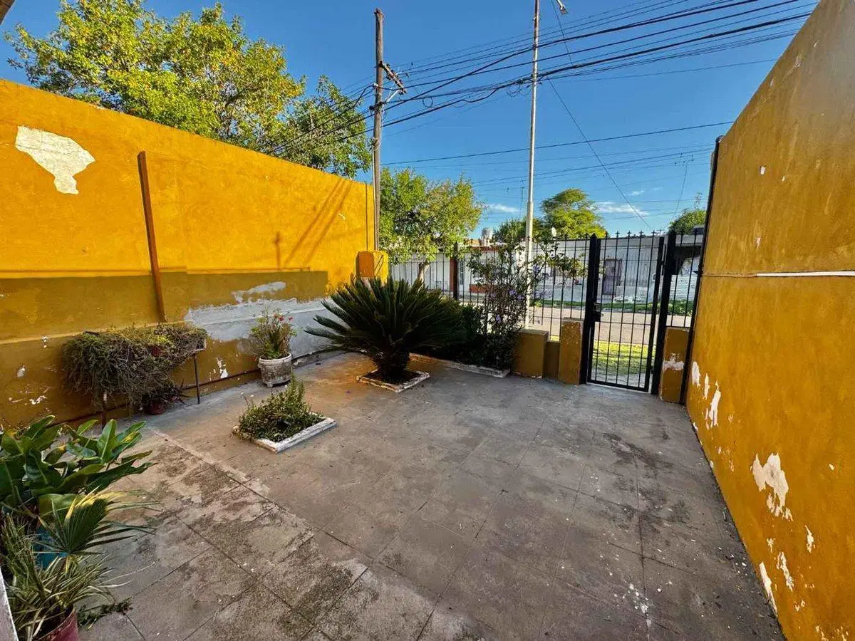 CASA EN VENTA EN PERGAMINO CON PATIO 3