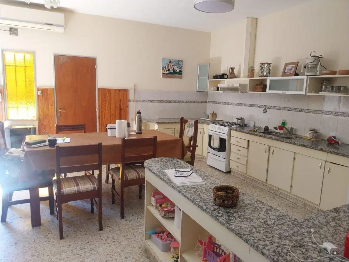 CASA EN VENTA EN PERGAMINO CON PILETA 2