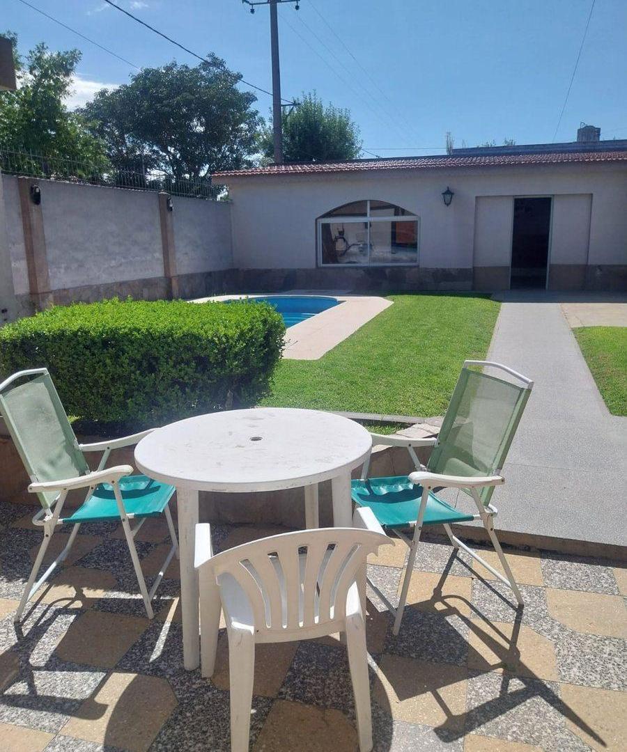 CASA EN VENTA EN PERGAMINO CON PILETA