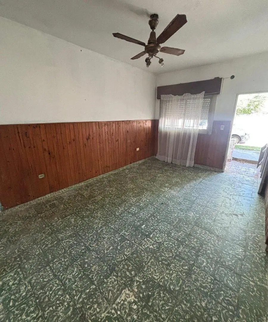 CASA EN VENTA EN PERGAMINO A REFACCIONAR 2