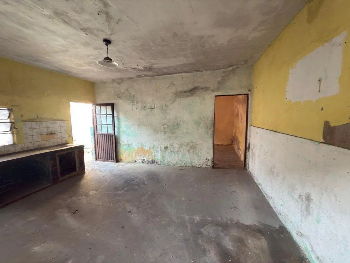 CASA EN VENTA EN PERGAMINO A REFACCIONAR CON PATIO 5