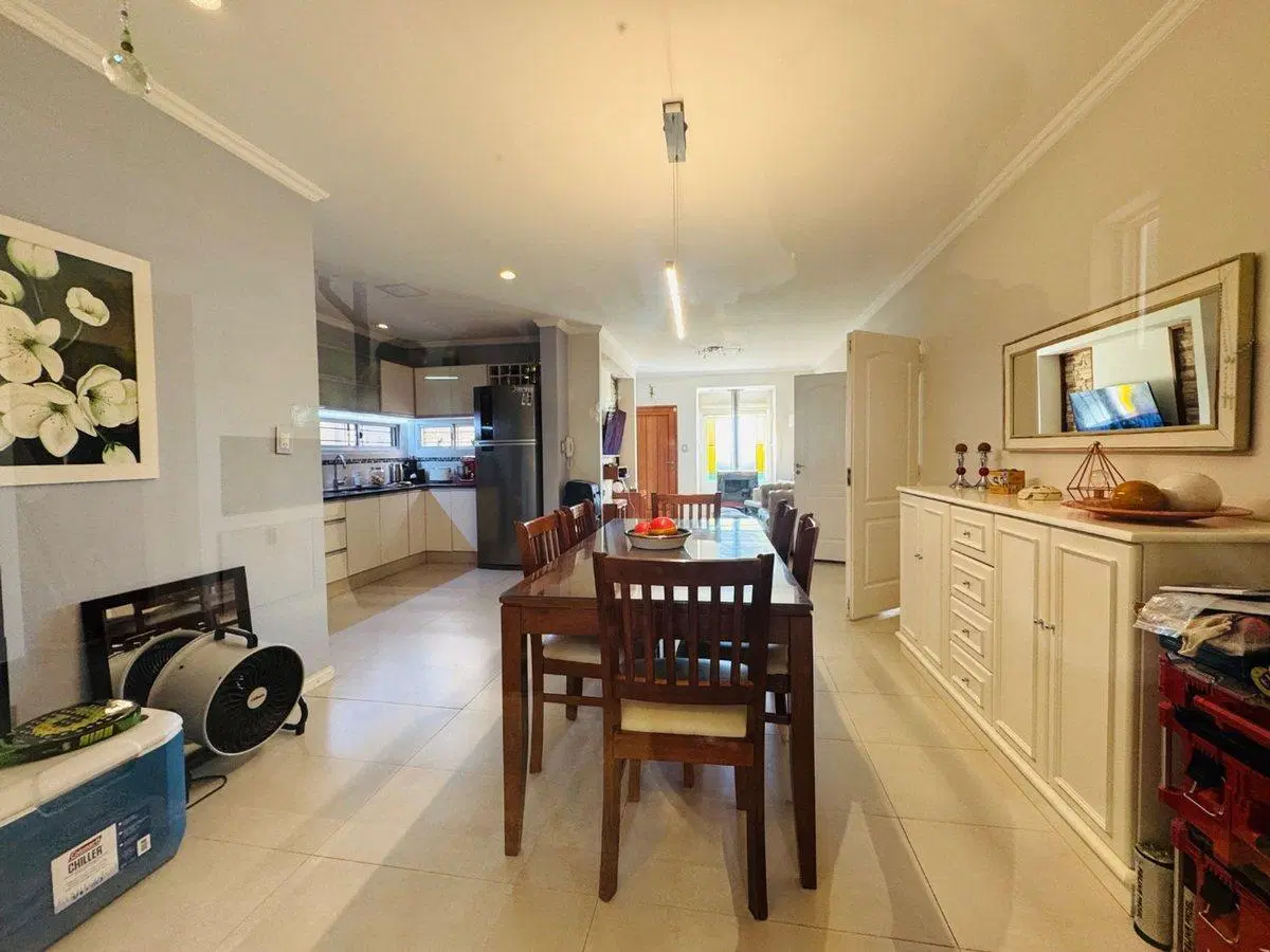 CASA EN VENTA EN PERGAMINO CON PILETA 3