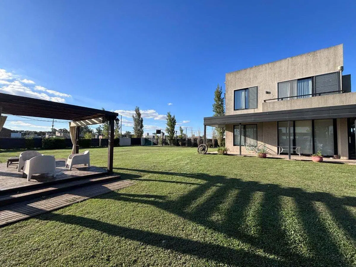 CASA EN VENTA EN PERGAMINO 4