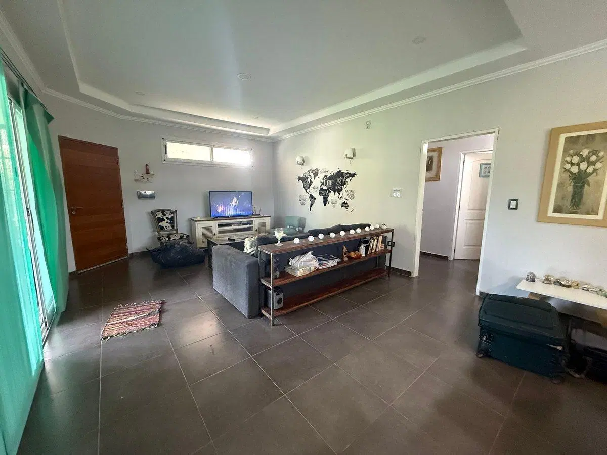 CASA EN VENTA EN MANUEL OCAMPO CON PILETA 4