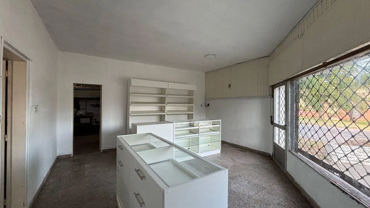 LOCAL COMERCIAL CON DEPARTAMENTO EN VENTA BRAGADO 2